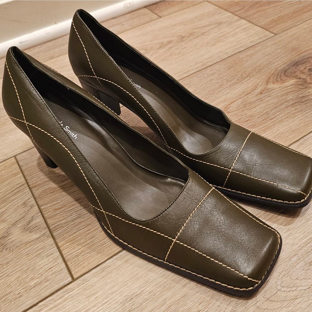 NWOT Amanda Smith Olive Green Tuscany Heels Size 10
